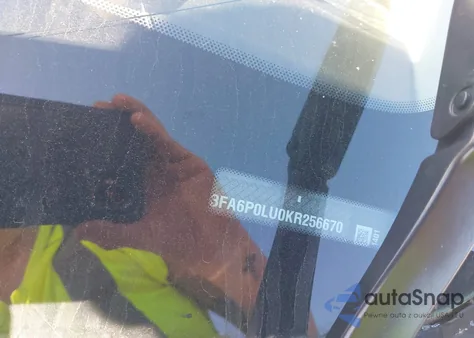 2019 Ford Fusion Hybrid Se z USA, uszkodzony, nr VIN 3FA6P0LU0KR256670